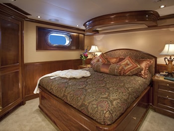 150' Excellence yacht guest bedroom